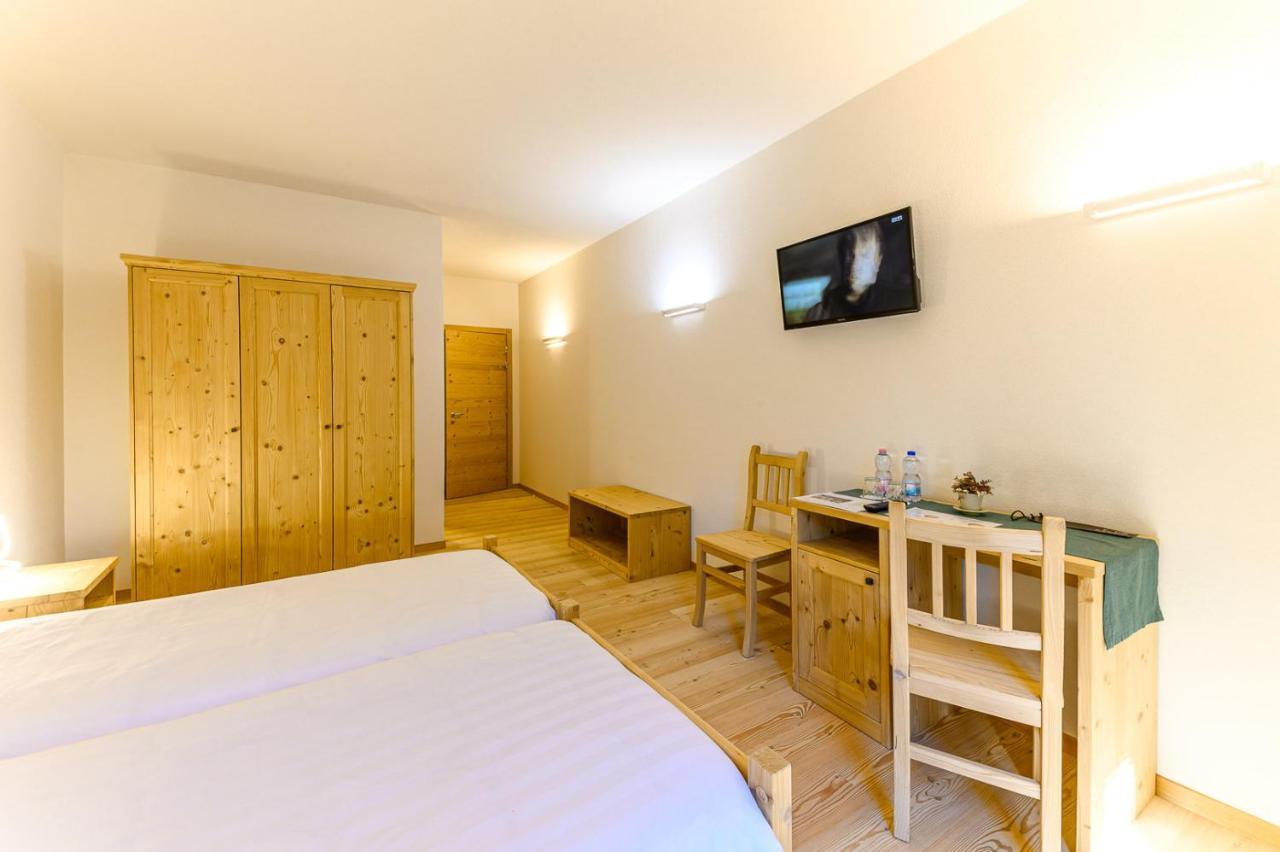 Hotel Centrale, Typically Swiss Poschiavo Luaran gambar