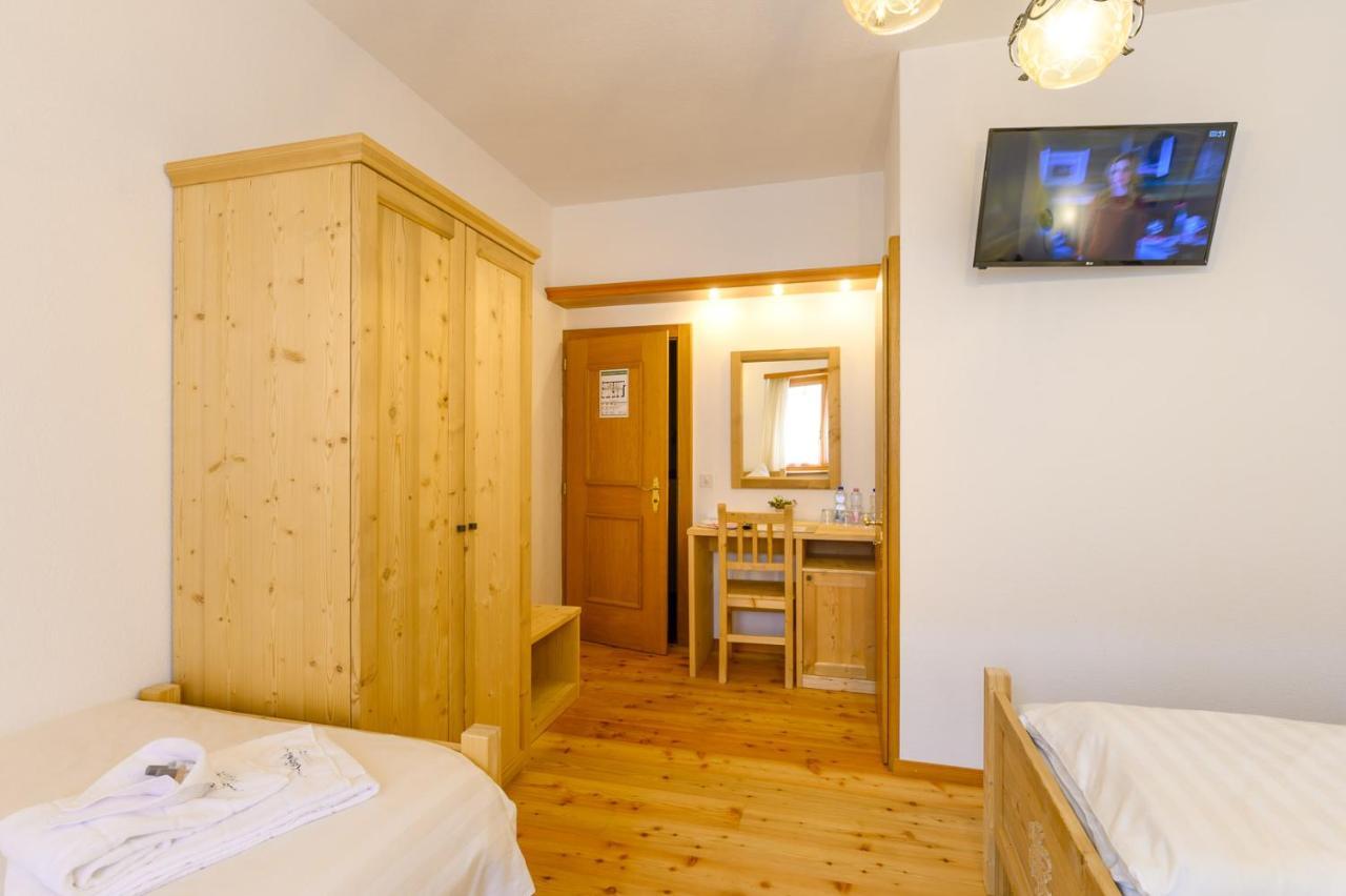 Hotel Centrale, Typically Swiss Poschiavo Luaran gambar