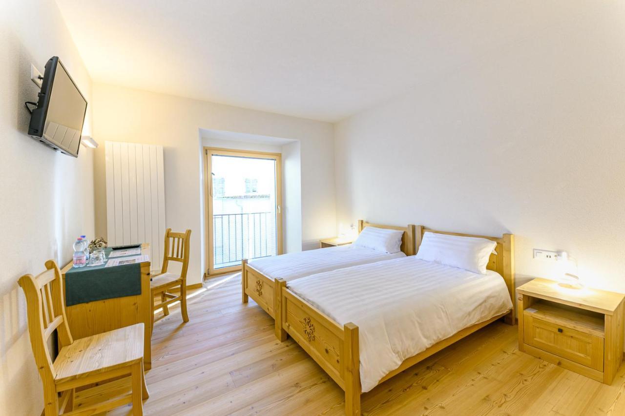 Hotel Centrale, Typically Swiss Poschiavo Luaran gambar