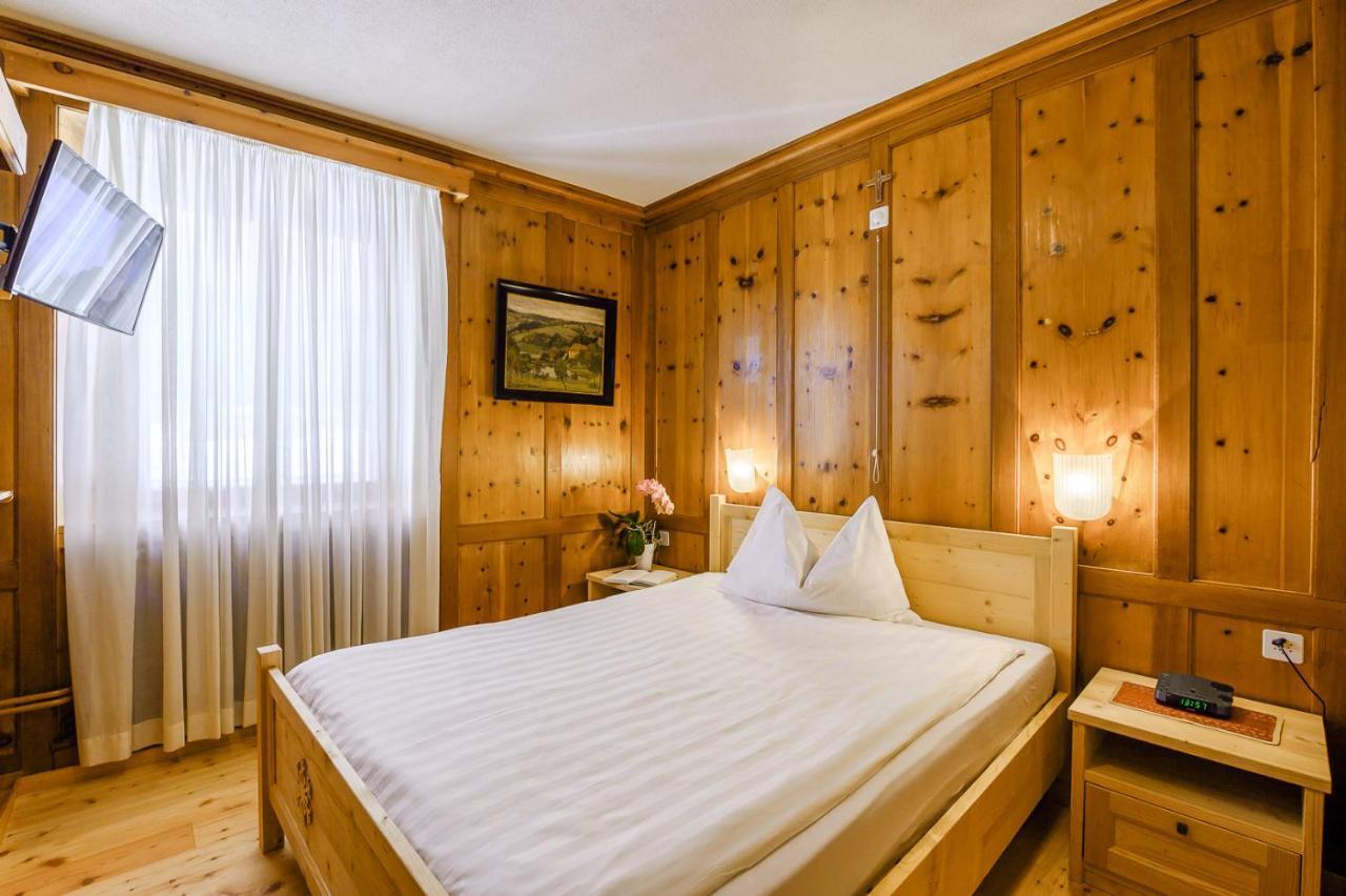 Hotel Centrale, Typically Swiss Poschiavo Luaran gambar
