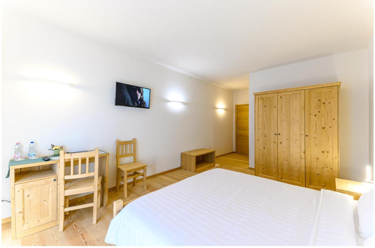Hotel Centrale, Typically Swiss Poschiavo Bilik gambar