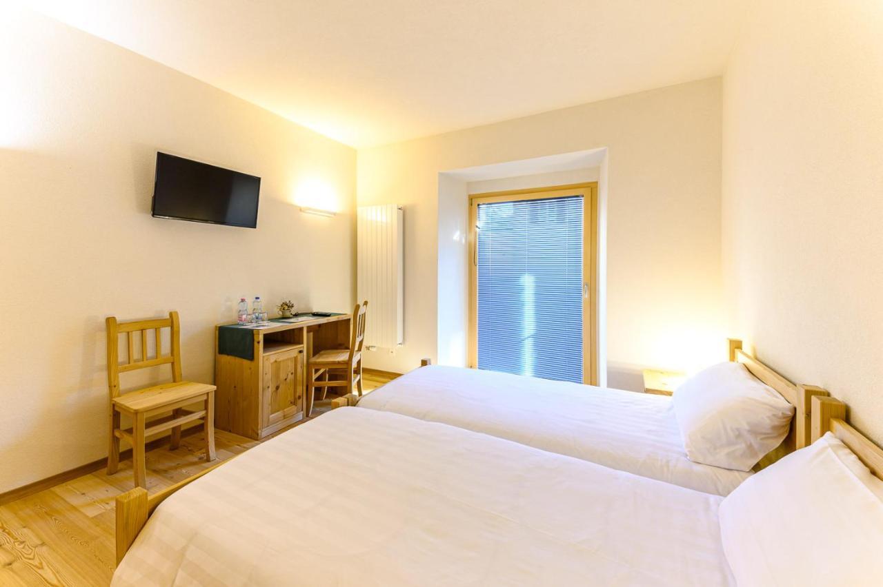Hotel Centrale, Typically Swiss Poschiavo Luaran gambar