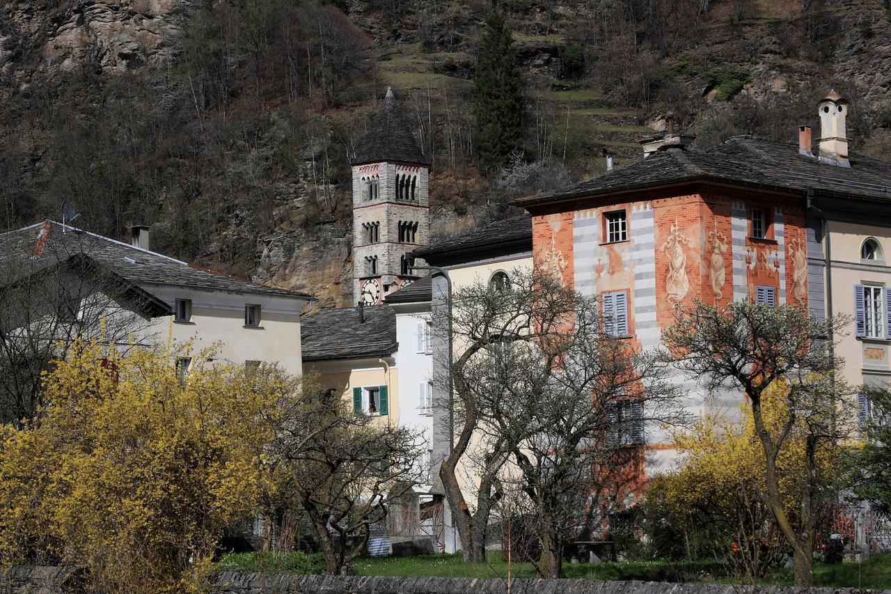 Hotel Centrale, Typically Swiss Poschiavo Luaran gambar