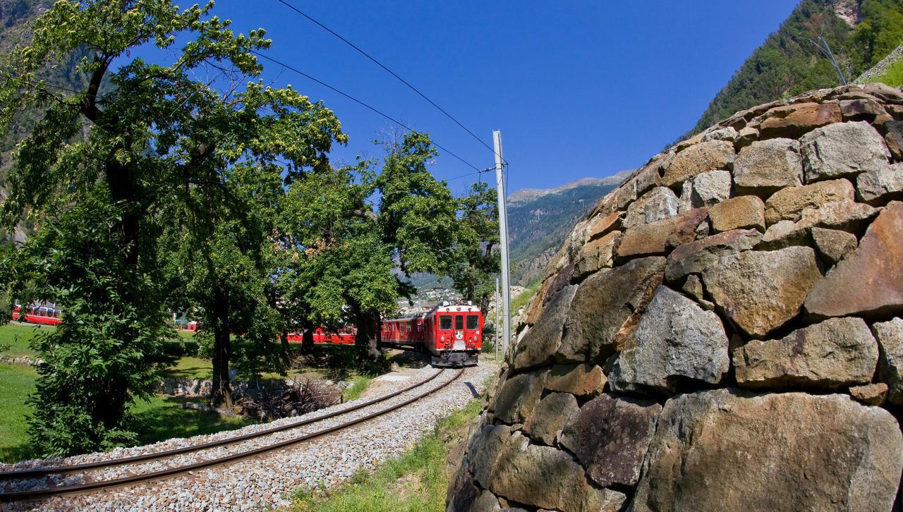 Hotel Centrale, Typically Swiss Poschiavo Luaran gambar