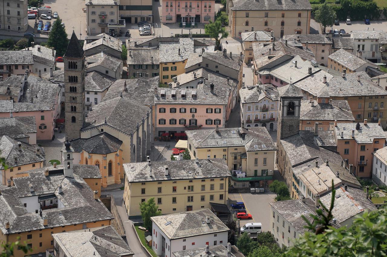 Hotel Centrale, Typically Swiss Poschiavo Luaran gambar